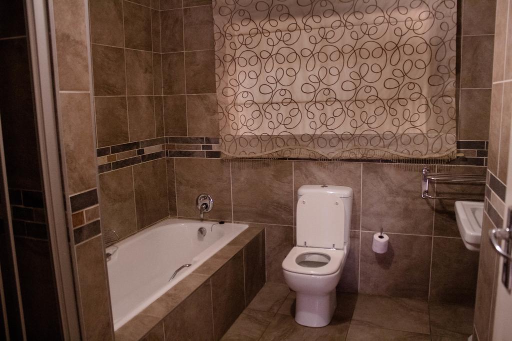 Khuvena Guesthouse Randburg Ngoại thất bức ảnh