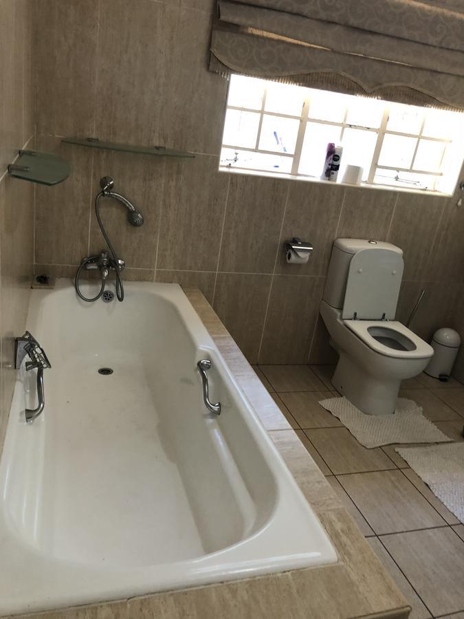 Khuvena Guesthouse Randburg Ngoại thất bức ảnh