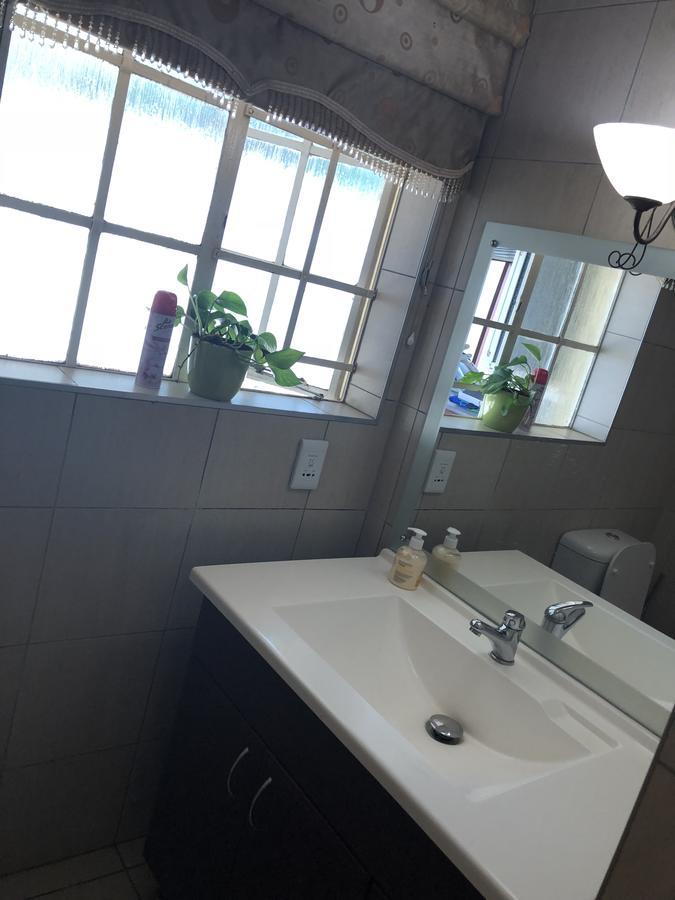 Khuvena Guesthouse Randburg Ngoại thất bức ảnh