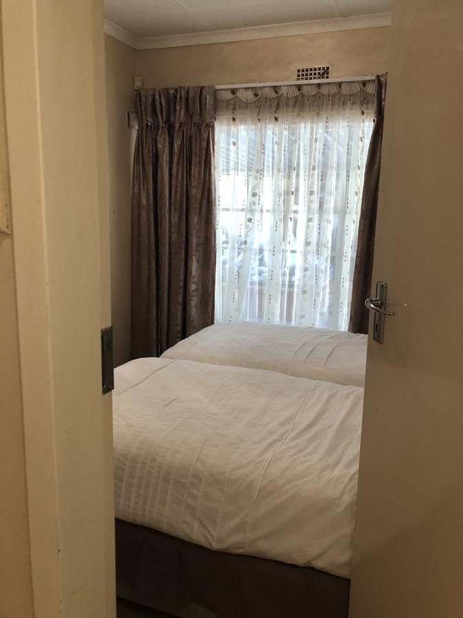 Khuvena Guesthouse Randburg Ngoại thất bức ảnh